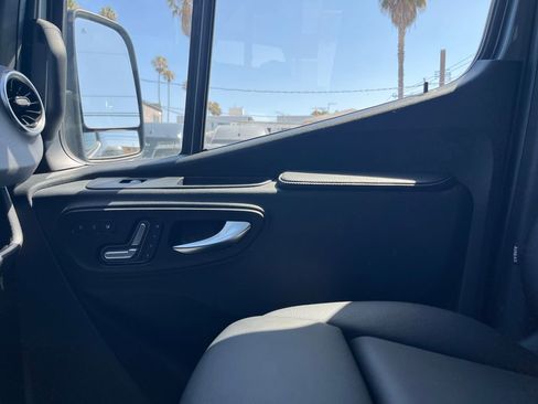 Used 2024 Mercedes-Benz Sprinter 3500 image 21