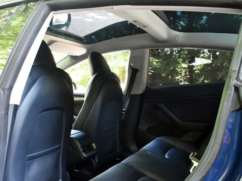 Used 2022 Tesla Model 3 Long Range AWD/4WD image 15