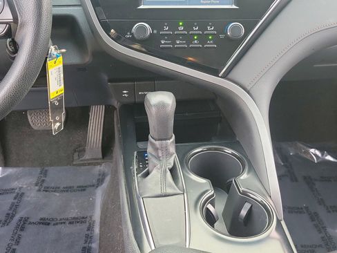 Used 2018 Toyota Camry LE image 22