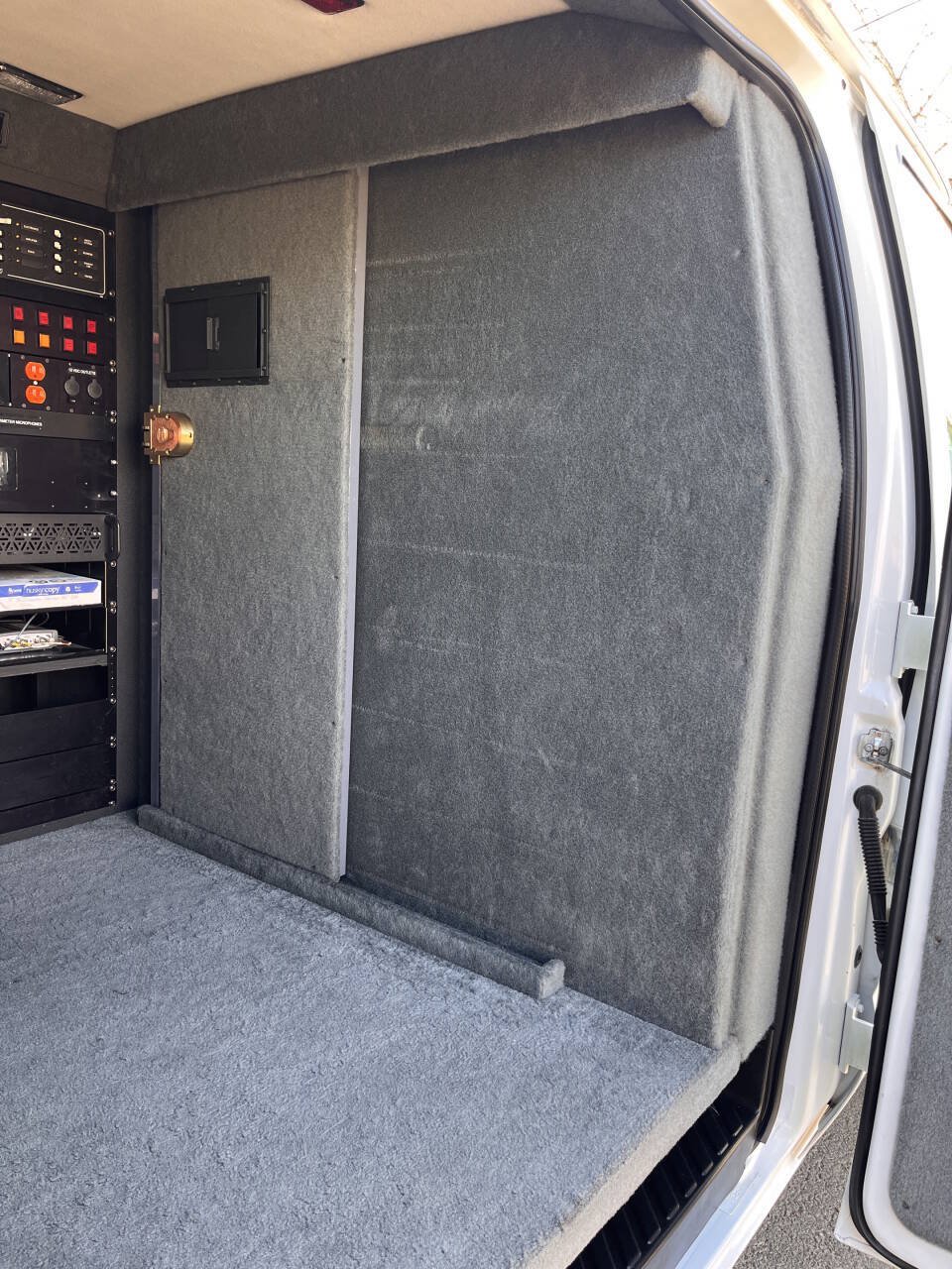 Used 2003 Ford E-350 and Econoline 350 Extended Super Duty RWD image 20