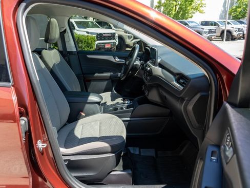 Used 2021 Ford Escape SE w/ SE Sport Appearance Package AWD/4WD image 10