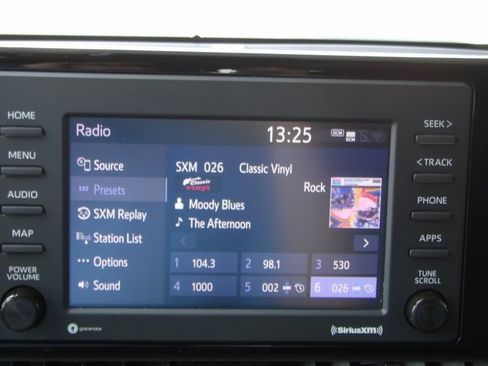 Used 2022 Toyota RAV4 XLE w/ Convenience Package image 32