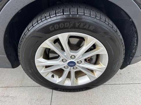 Certified 2018 Ford Escape SE w/ SE Sync 3 Package AWD/4WD image 21