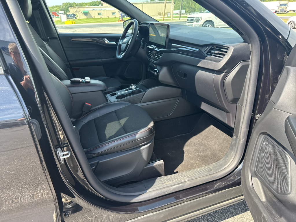 Used 2025 Ford Escape ST-Line w/ Tech Pack #1 AWD/4WD image 30