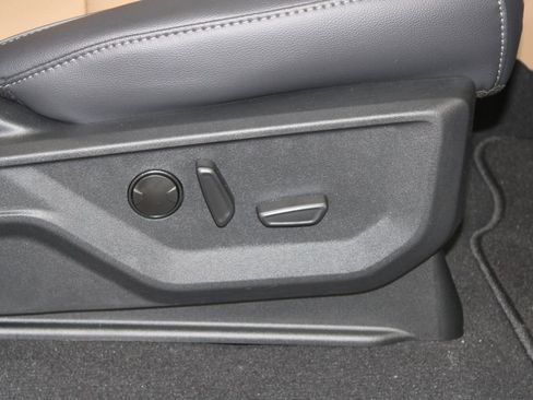 New 2026 Ford F250 Lariat w/ Chrome Package image 30