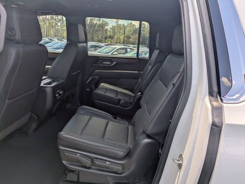 Used 2025 GMC Yukon XL Denali AWD/4WD image 14