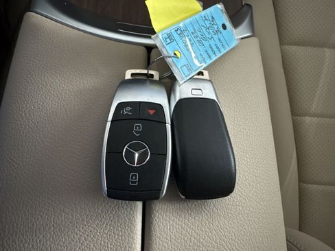 Certified 2022 Mercedes-Benz GLC 300 4MATIC image 33