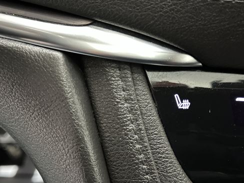 Used 2017 Cadillac XT5 Luxury image 40