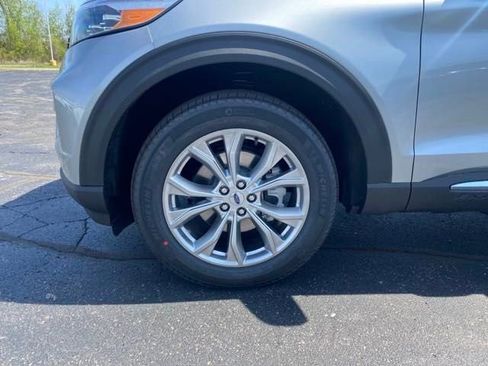 New 2024 Ford Explorer XLT w/ Equipment Group 202A image 28
