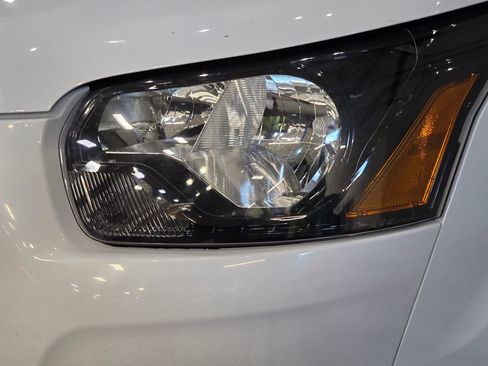 Used 2023 Ford Transit 250 148 High Roof Extended image 7