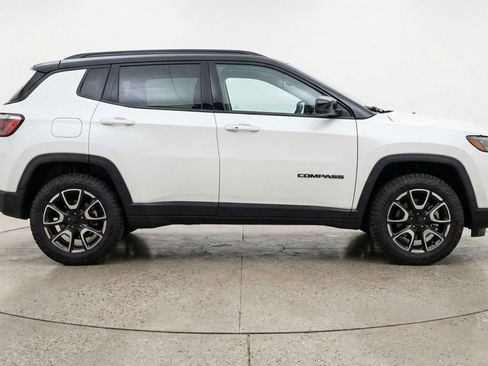 Used 2025 Jeep Compass Trailhawk image 11