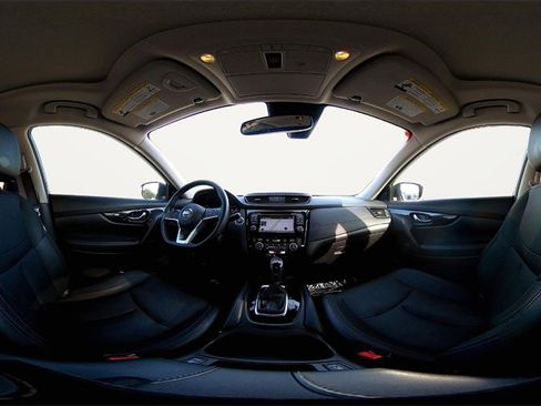 Used 2017 Nissan Rogue SL w/ SL Premium Package image 30