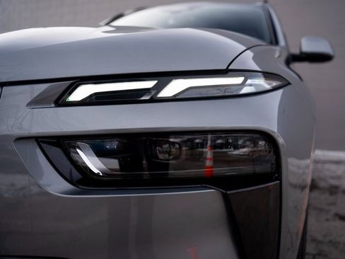 Used 2025 BMW X7 xDrive40i w/ M Sport Package image 11