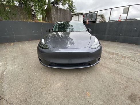 Used 2023 Tesla Model Y Performance AWD/4WD image 9