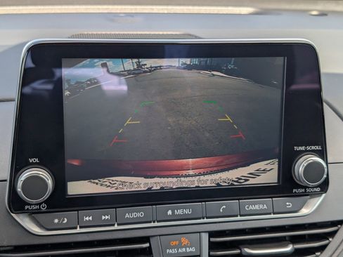 Used 2024 Nissan Altima 2.5 SV FWD image 17