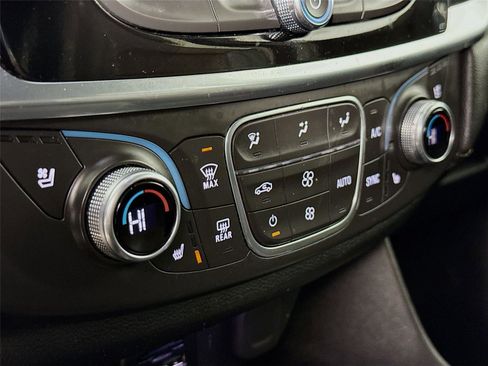 Used 2023 Chevrolet Traverse High Country image 16