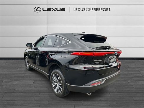 Used 2023 Toyota Venza LE image 4