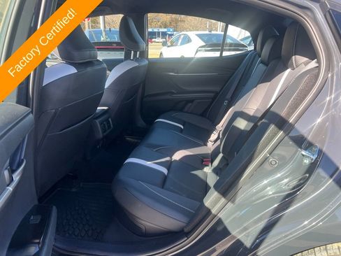 Used 2025 Toyota Camry SE image 12
