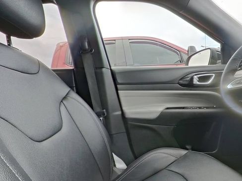Used 2025 Jeep Compass Limited AWD/4WD image 31