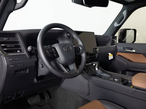 Used 2026 Lexus GX 550 image 12