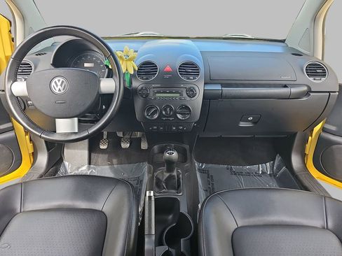Used 2010 Volkswagen Beetle Coupe FWD image 11