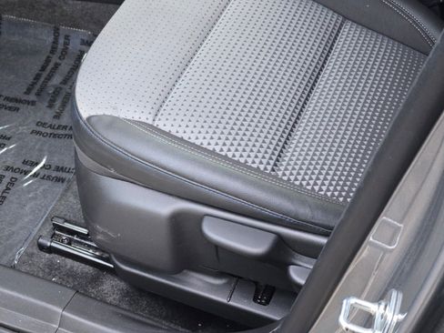 Certified 2025 Chevrolet Trax LT w/ LT Convenience Package image 23