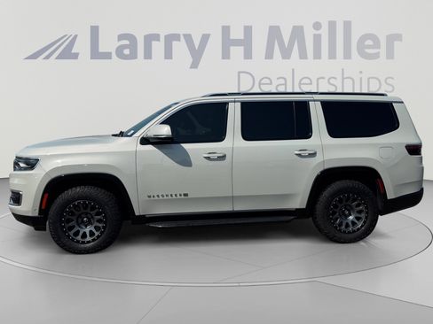 Used 2022 Jeep Wagoneer Series I AWD/4WD image 2