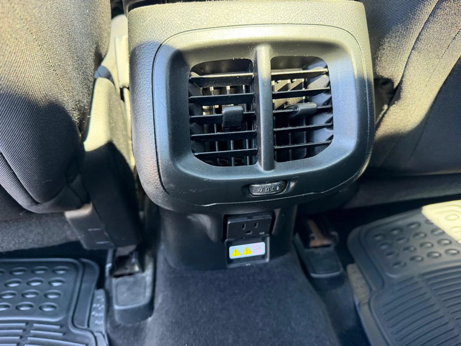 Used 2015 Jeep Cherokee Latitude w/ Comfort/Convenience Group FWD image 36