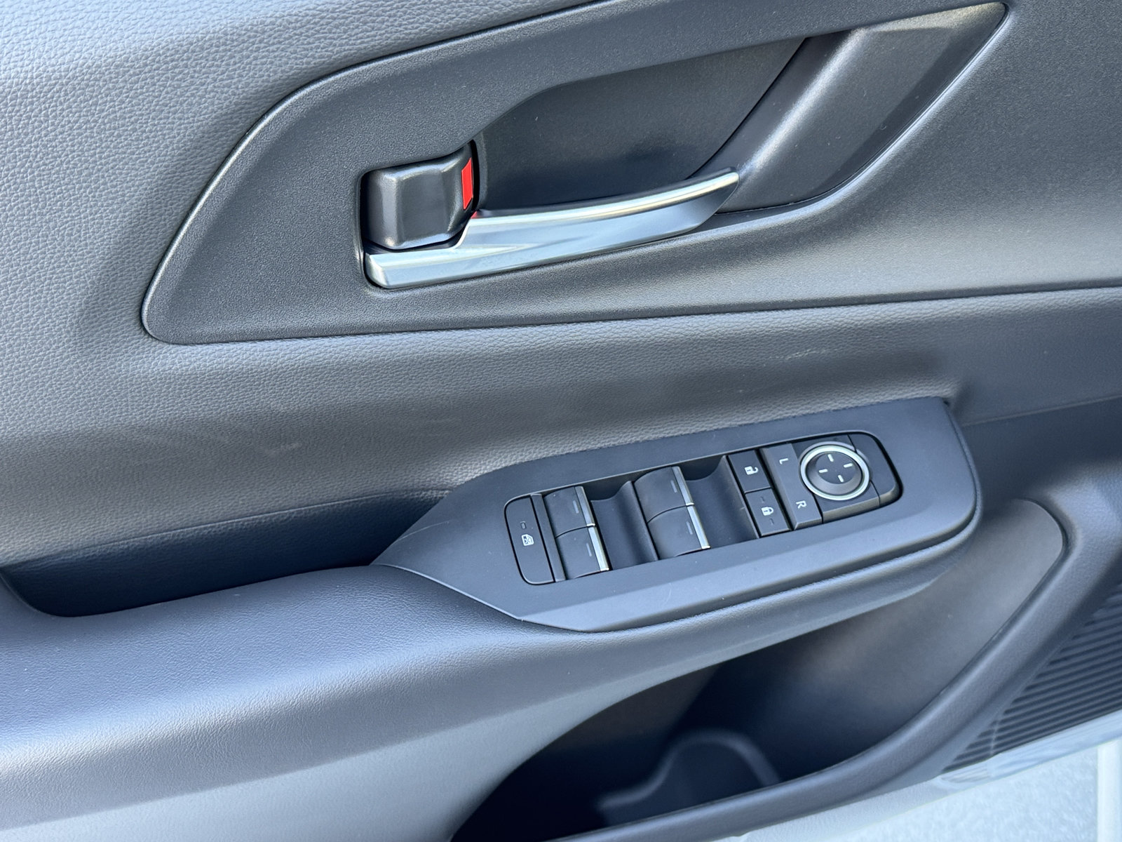New 2027 Toyota Prius Plug-In Hybrid FWD image 18