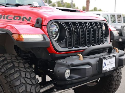 Used 2022 Jeep Wrangler Unlimited Rubicon w/ Xtreme Recon 35" Tire Package AWD/4WD image 7