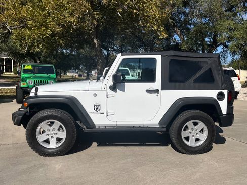 Used 2018 Jeep Wrangler Sport image 4