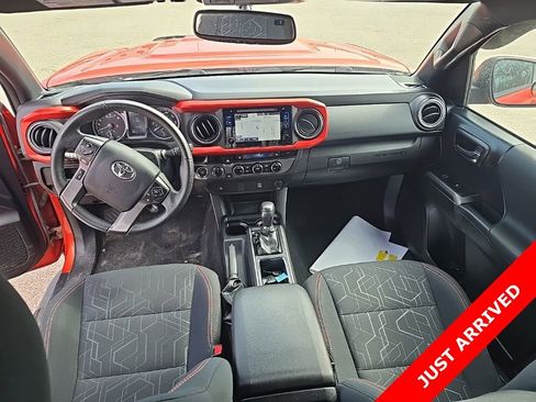 Used 2017 Toyota Tacoma TRD Sport image 8