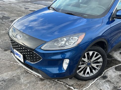 Used 2022 Ford Escape Titanium w/ Class II Trailer Tow Package image 8