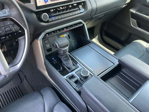 Certified 2024 Toyota Sequoia Platinum AWD/4WD image 18