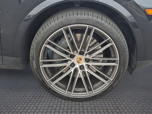 Used 2022 Porsche Cayenne S Platinum image 10