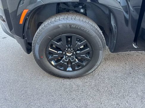 Used 2022 Nissan Frontier SV AWD/4WD image 10