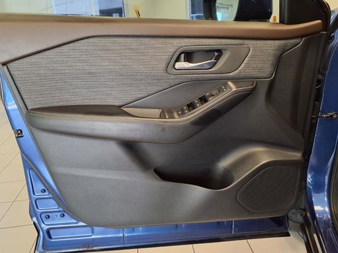 Used 2023 Nissan Rogue SV FWD image 18
