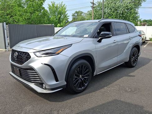 Certified 2025 Toyota Highlander XSE AWD/4WD image 3
