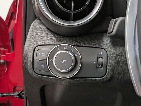 Used 2025 Alfa Romeo Giulia w/ Driving Assist Package RWD image 24