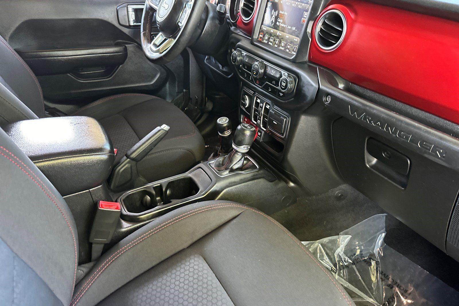 Used 2018 Jeep Wrangler Unlimited Rubicon AWD/4WD image 36