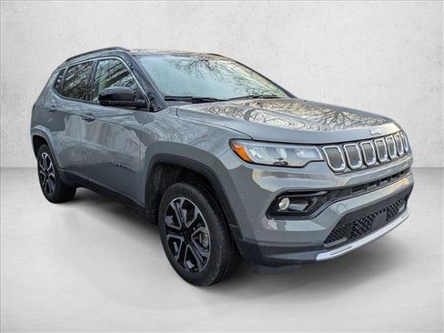 Used 2022 Jeep Compass Limited image 3