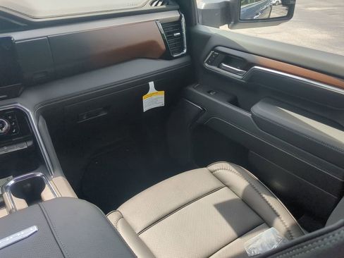 New 2025 GMC Sierra 2500 Denali w/ Denali Reserve Package image 25