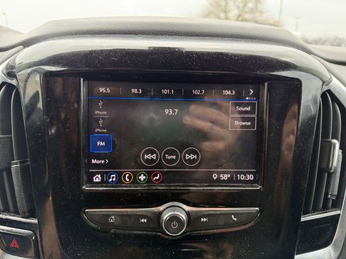 Used 2021 Chevrolet Traverse LS image 17