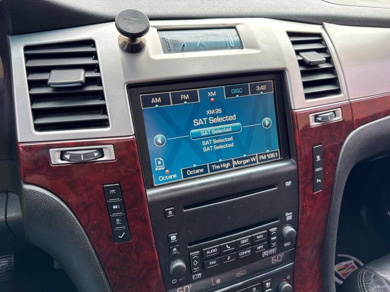 Used 2007 Cadillac Escalade EXT w/ Information Package AWD/4WD image 24