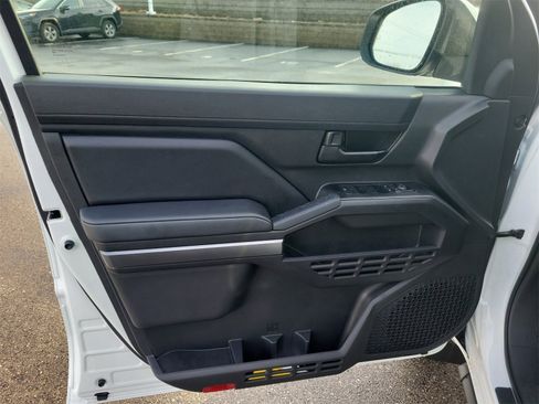 Used 2025 Toyota Tacoma SR5 image 18