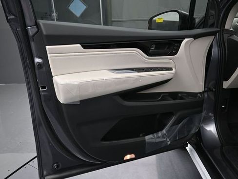 New 2026 Honda Odyssey Touring image 6
