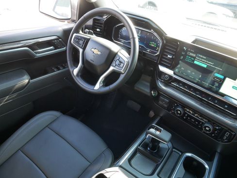 Certified 2025 Chevrolet Silverado 1500 LTZ image 9