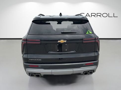 Used 2025 Chevrolet Traverse LT FWD image 4