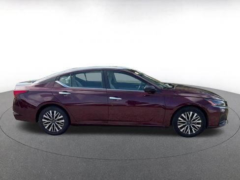 Used 2025 Nissan Altima 2.5 SV FWD image 13
