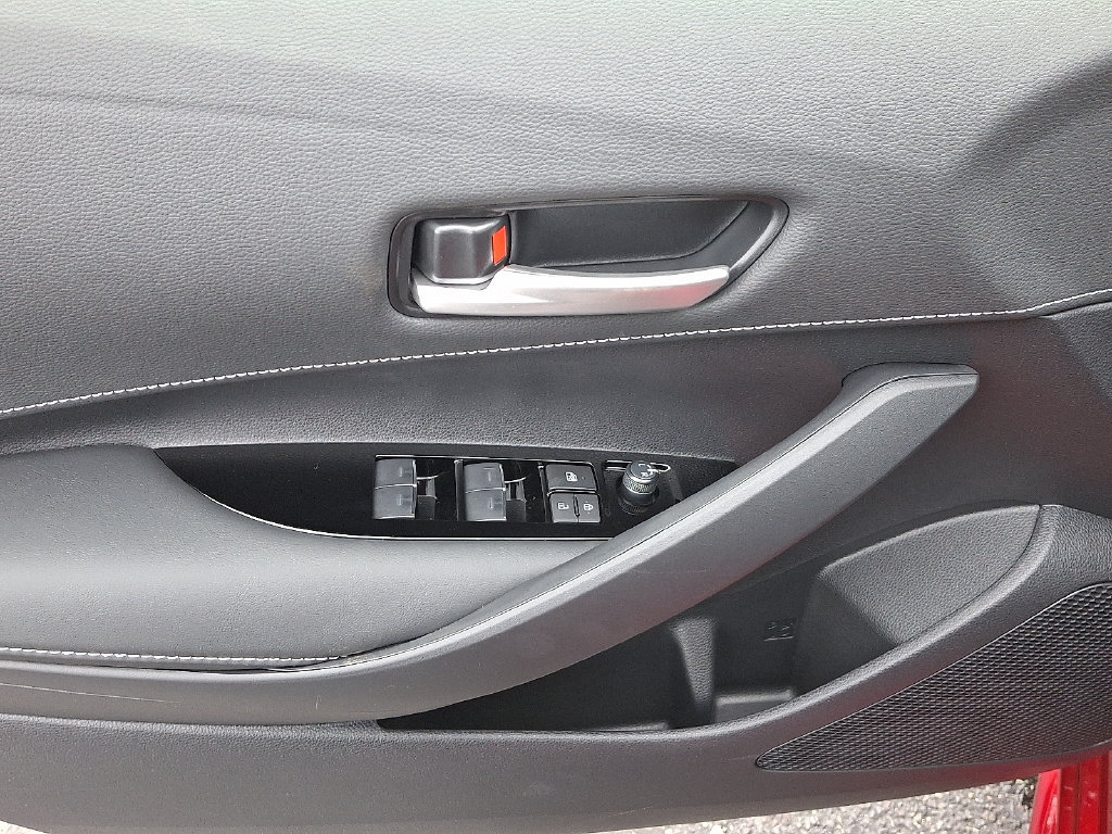 Used 2027 Toyota Corolla SE FWD image 13